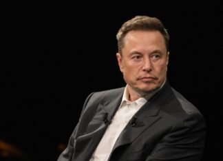 Elon Musk anuncia producción de robots humanoides 