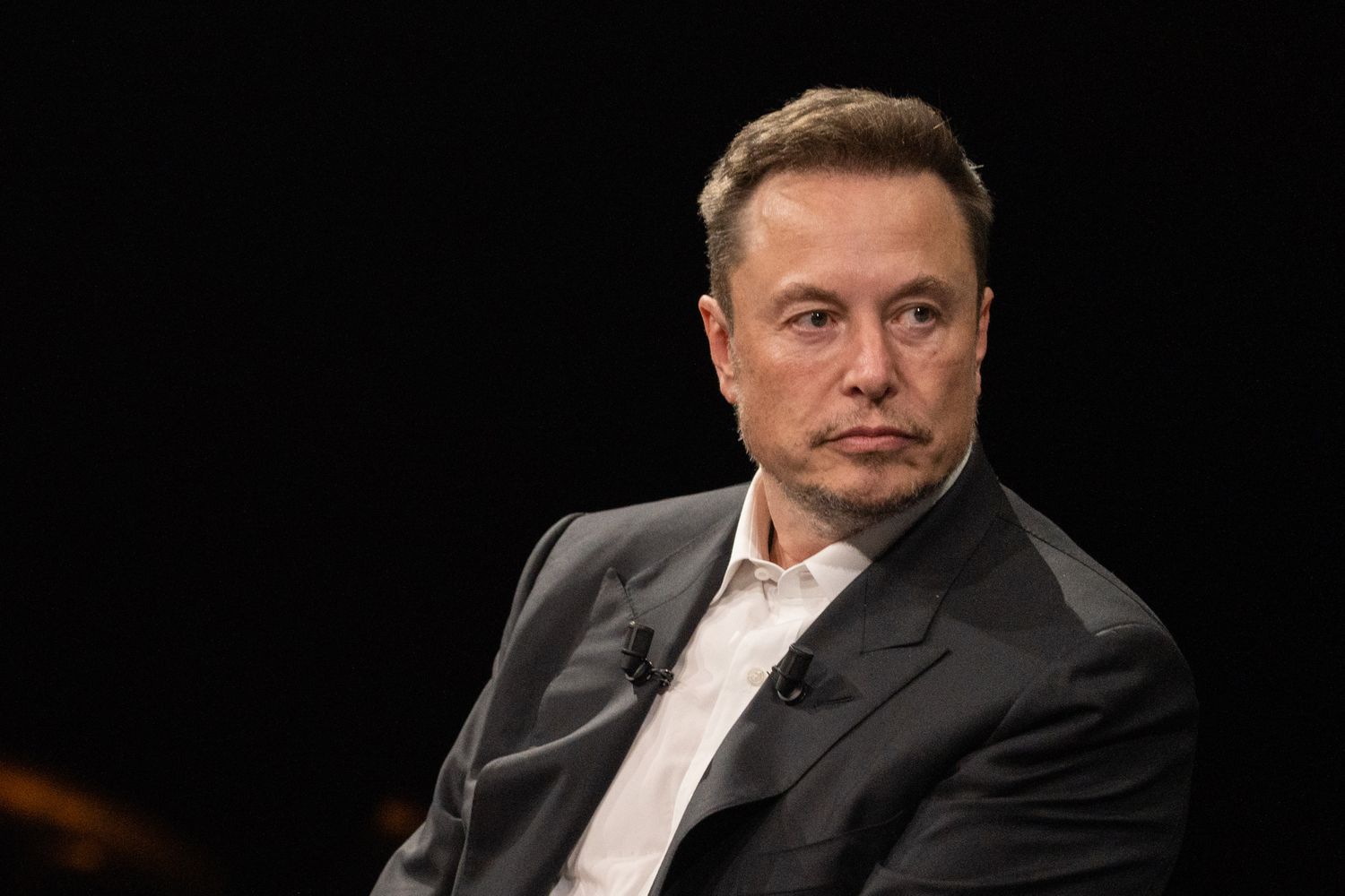 Elon Musk anuncia producción de robots humanoides 