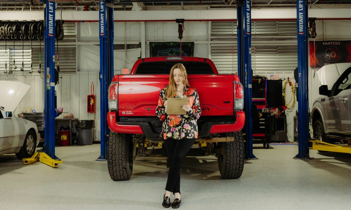 Claudia Correa una mujer que destaca en la industria automotriz