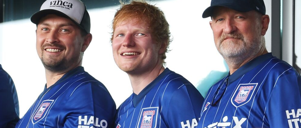 Liverpool vence al equipo del cantante Ed Sheeran