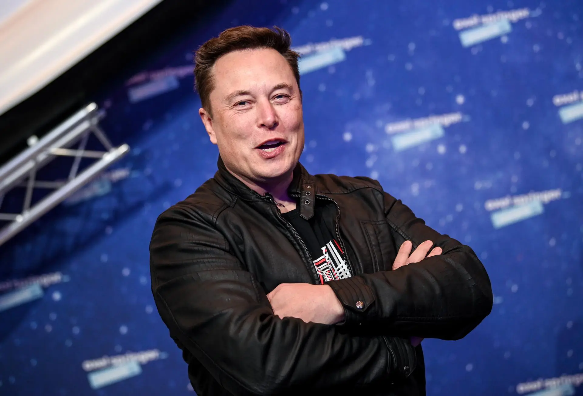 Elon Musk busca entrenadores de robots y ofrece este súper salario